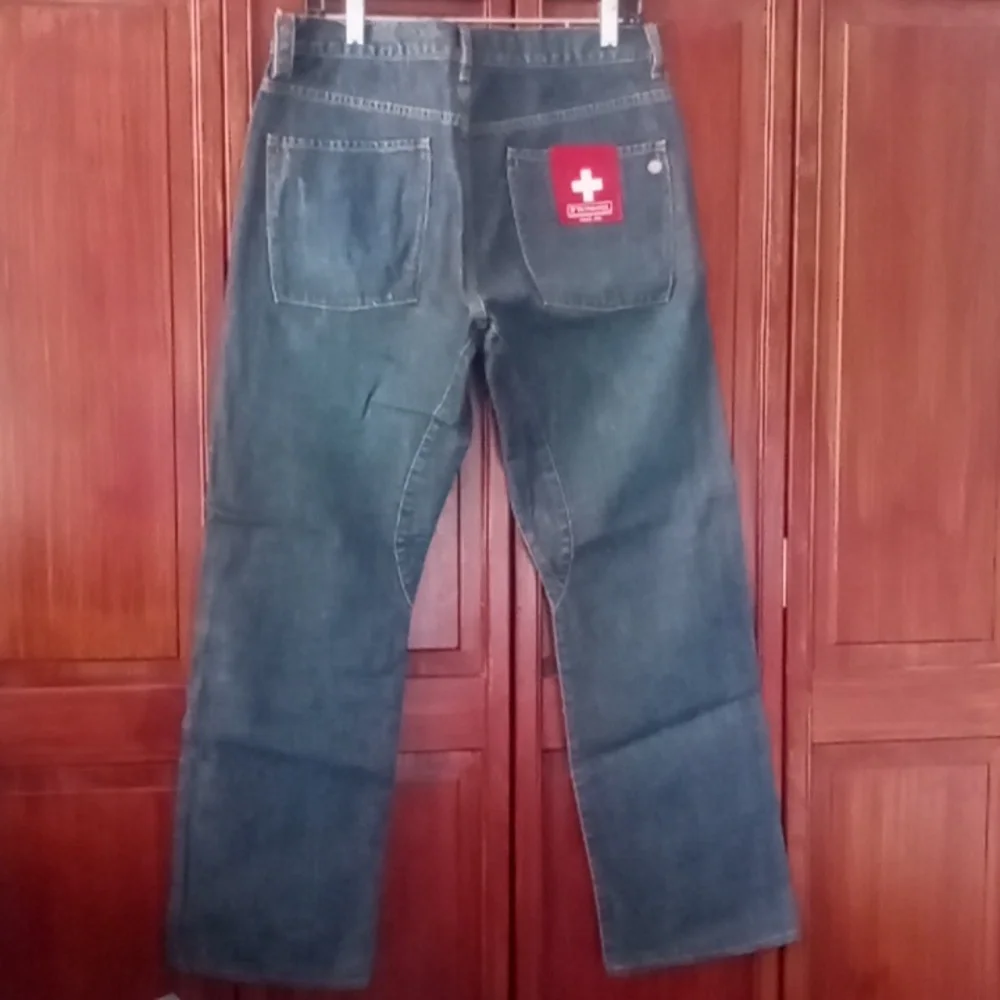 Victorinox Swiss 1884 Jeans. - Picture 4 of 11